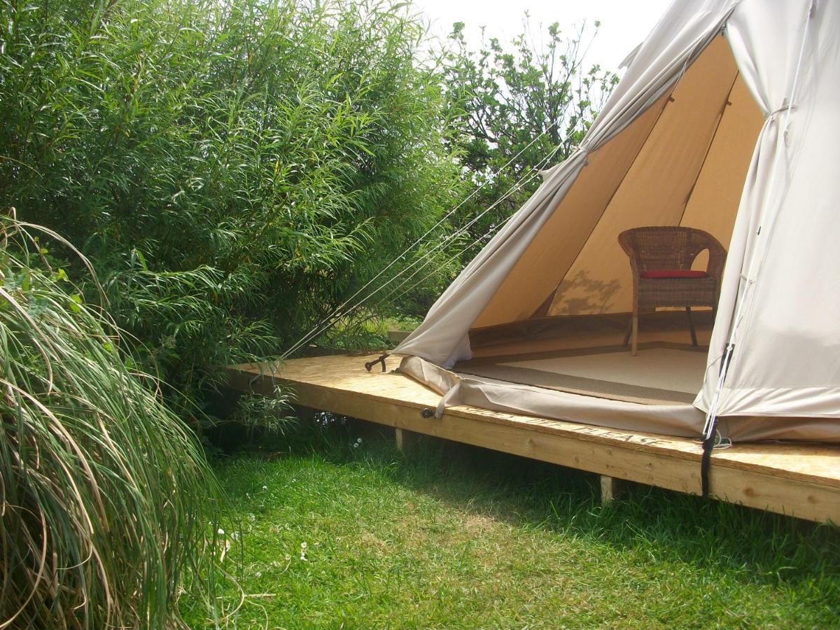 Aille River Tourist Hostel Glamping Doolin Bagian luar foto