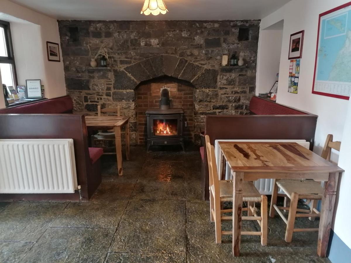 Aille River Tourist Hostel Glamping Doolin Bagian luar foto