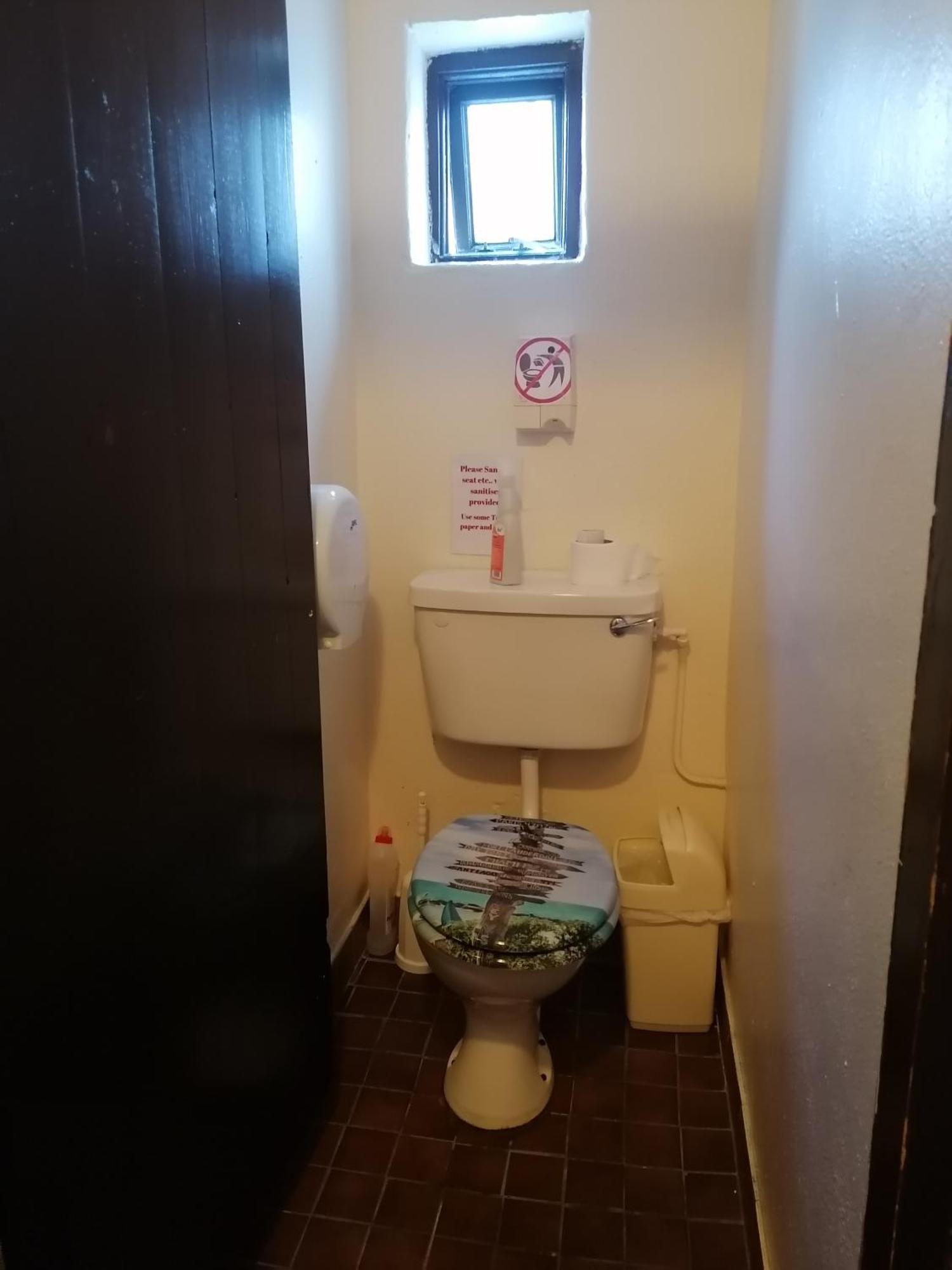 Aille River Tourist Hostel Glamping Doolin Bagian luar foto